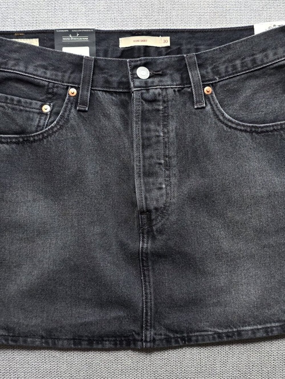 NWT Levi's Icon Skirt Size 30